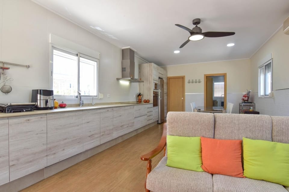 Exclusive Villa in Catadau: Pool & Private Gardens House in Valencian Community