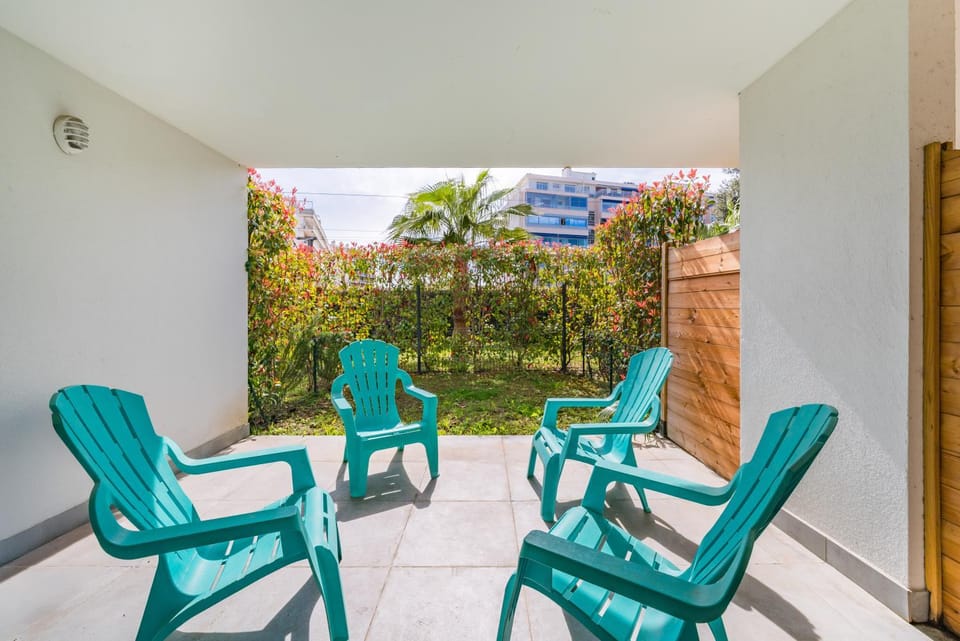 Garden view, sunbed