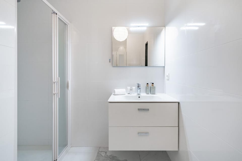 Shower, Bathroom, towels