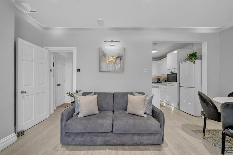 Spacious 2BR Chelsea Apartment Near Sloane Square-Sleeps 6 Apartment in City of Westminster