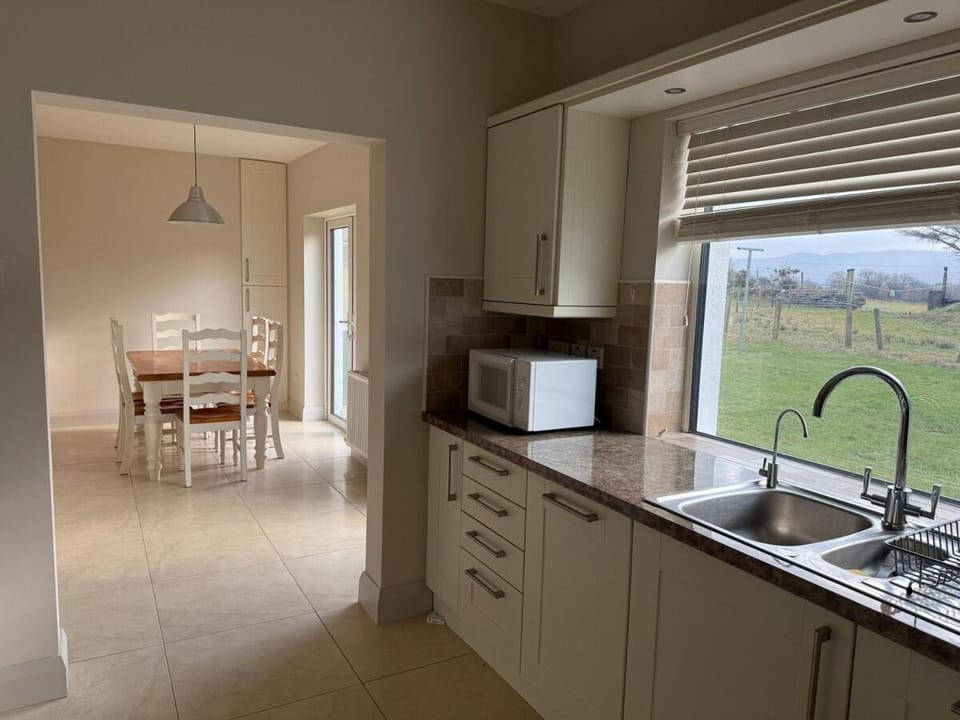 Carhan River Holiday Home - Cahersiveen House in County Kerry