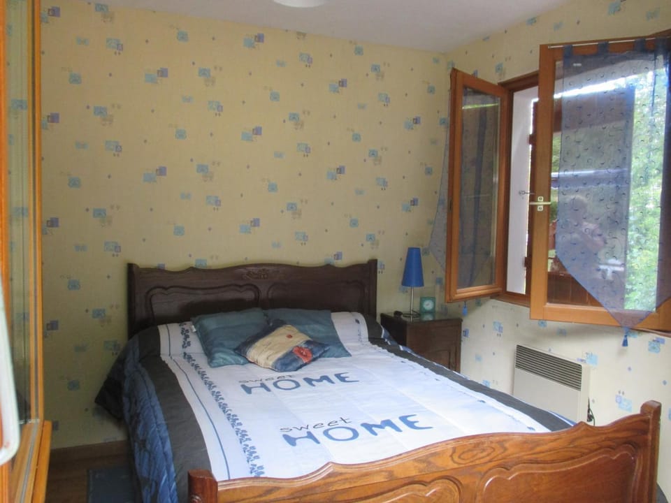 Vue exceptionnelle sur le lac Chalet in Haute-Savoie