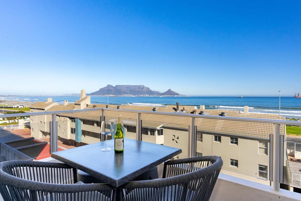 Beachfront Bliss with Pool & Ocean Views Apartment in Cape Town