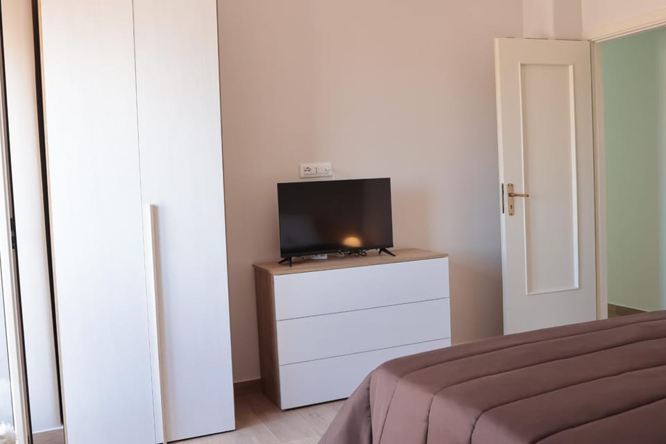 TV and multimedia, Bedroom, wardrobe