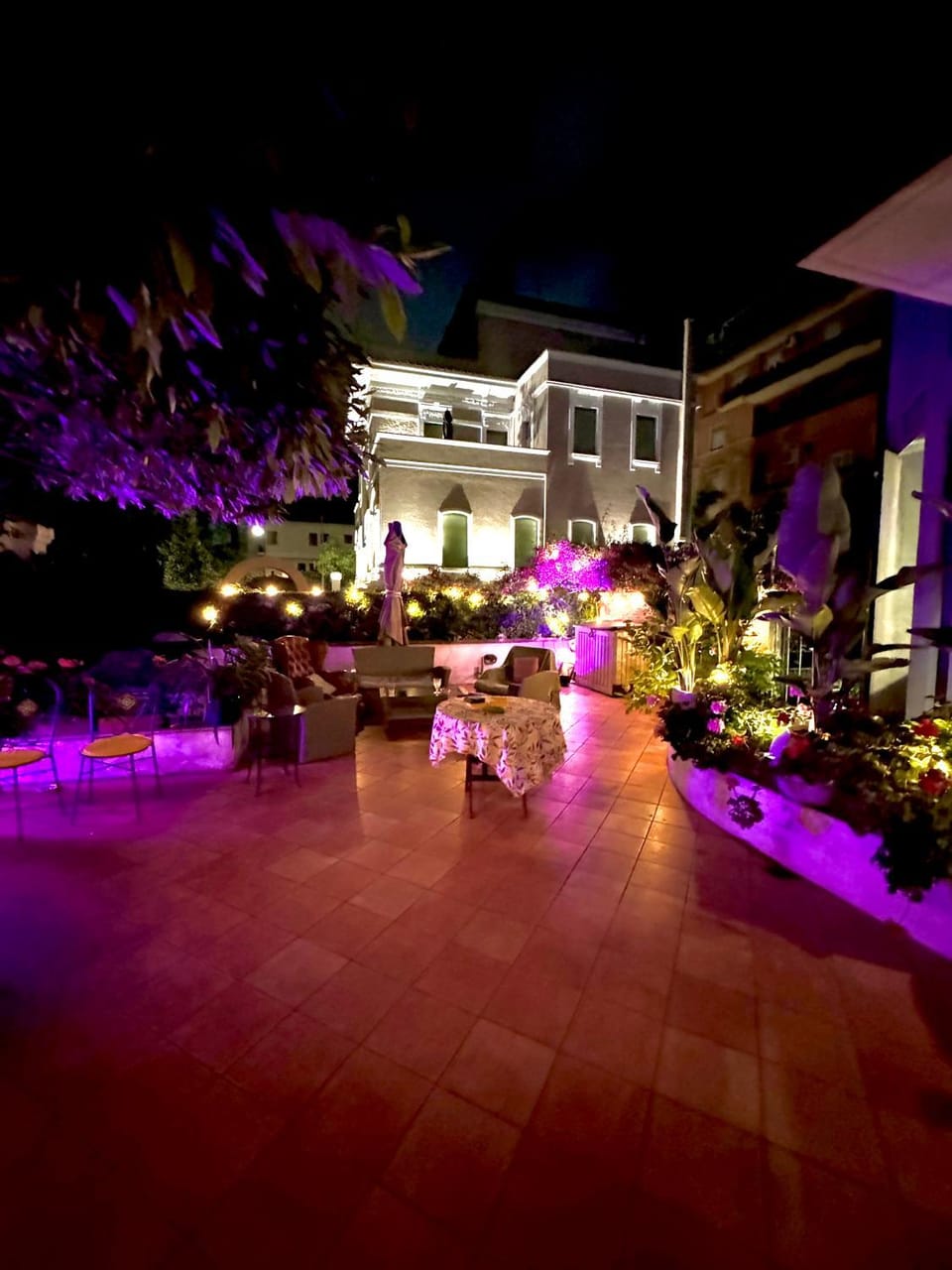 Property building, Balcony/Terrace, Balcony/Terrace