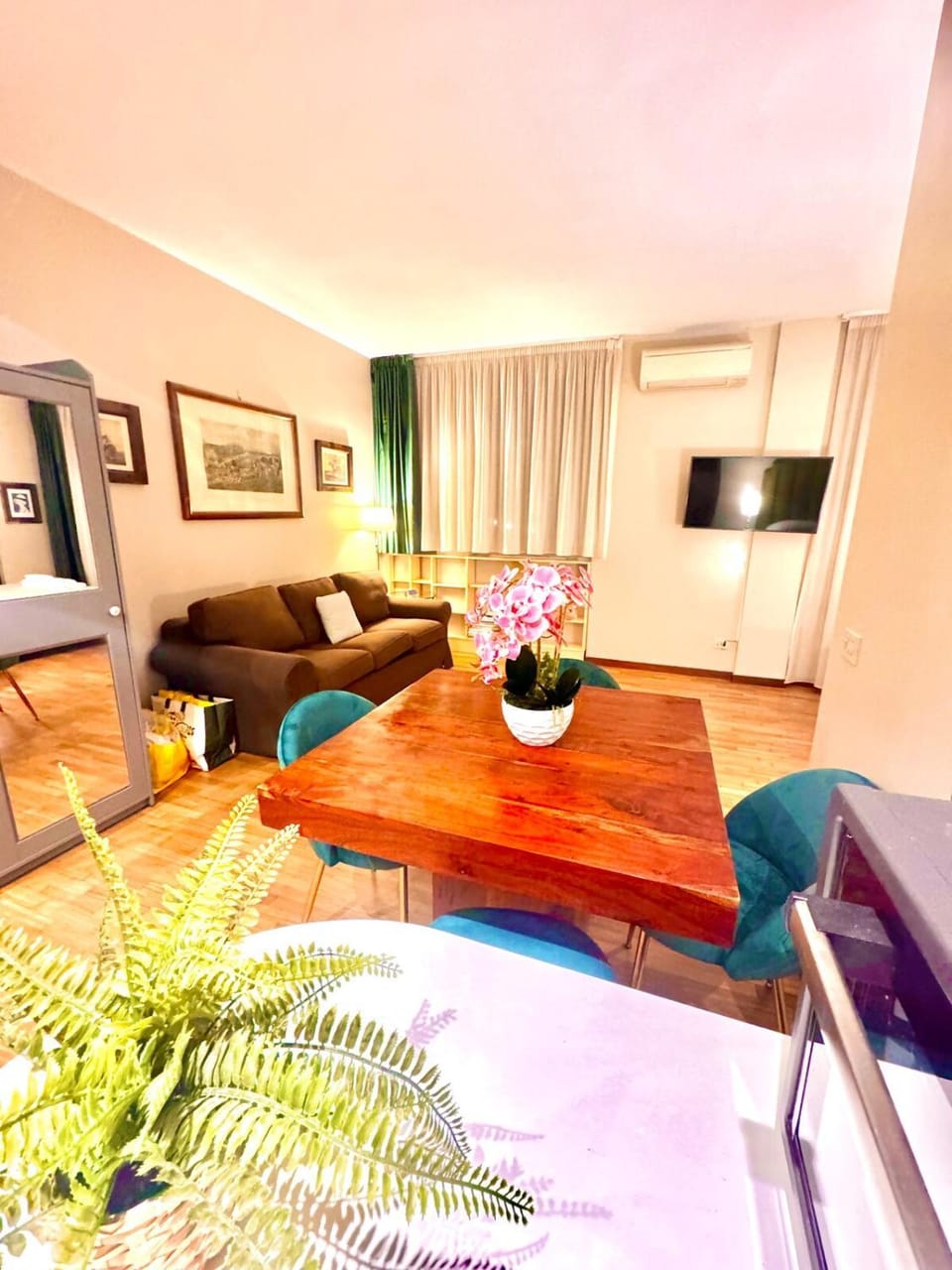 Communal lounge/ TV room, TV and multimedia, Living room, Dining area, Evening entertainment, air conditioner