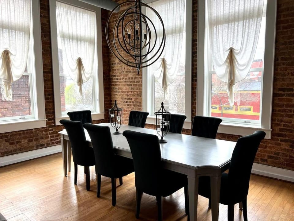 Central Main Street Condo in Historic Building House in Greenville