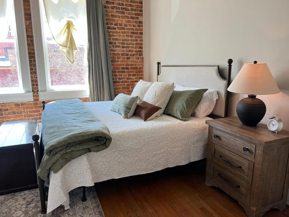 Central Main Street Condo in Historic Building House in Greenville