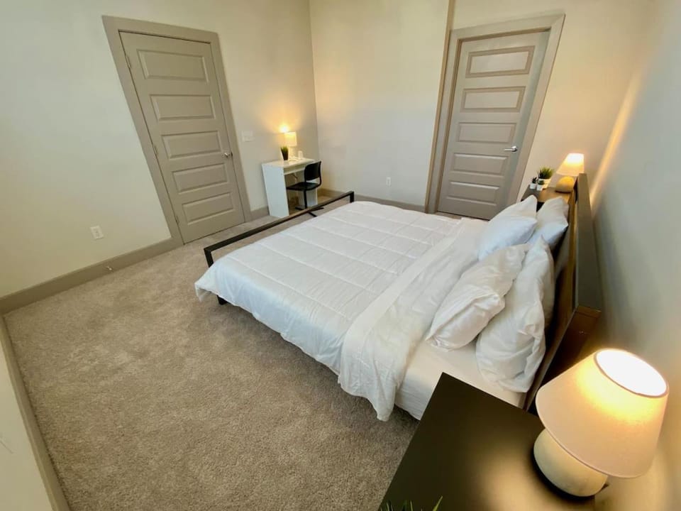 Vargos Longterm Gym pool 2B2B King fully equipped Apartment in Houston