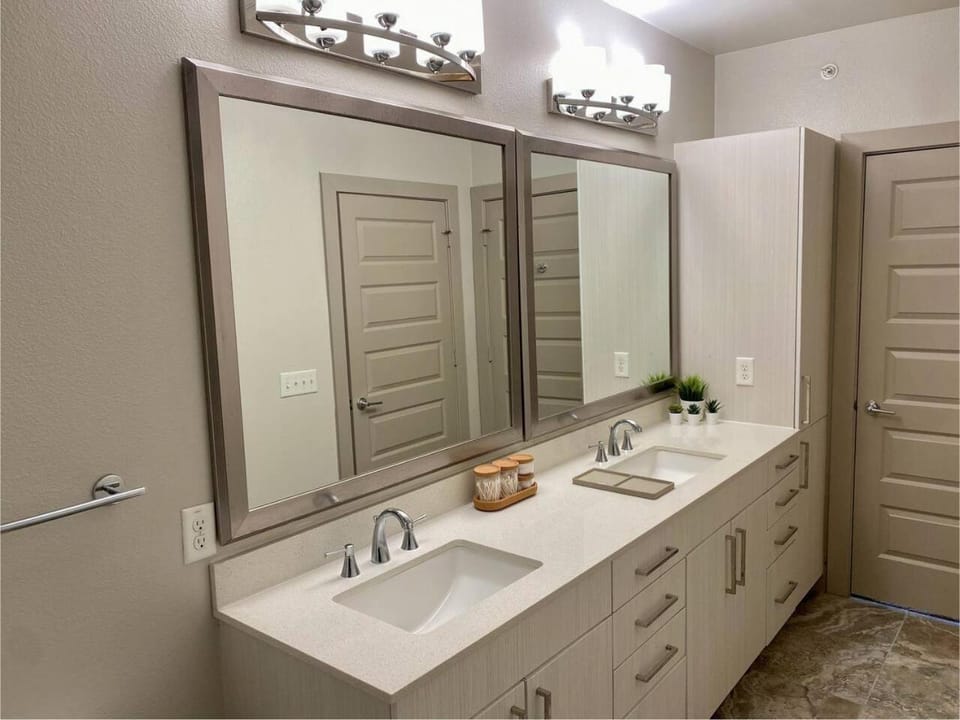 Vargos Longterm Gym pool 2B2B King fully equipped Apartment in Houston