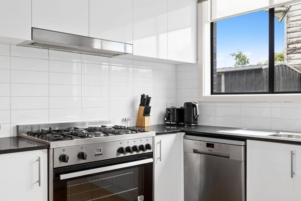 Domi Rentals - The Fregon Townhouse House in City of Monash