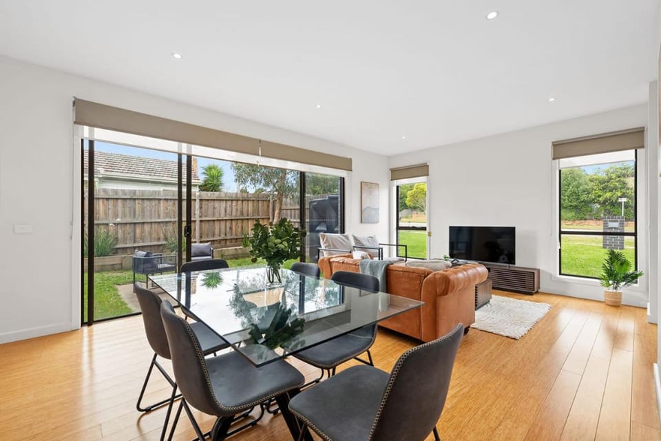 Domi Rentals - The Fregon Townhouse House in City of Monash
