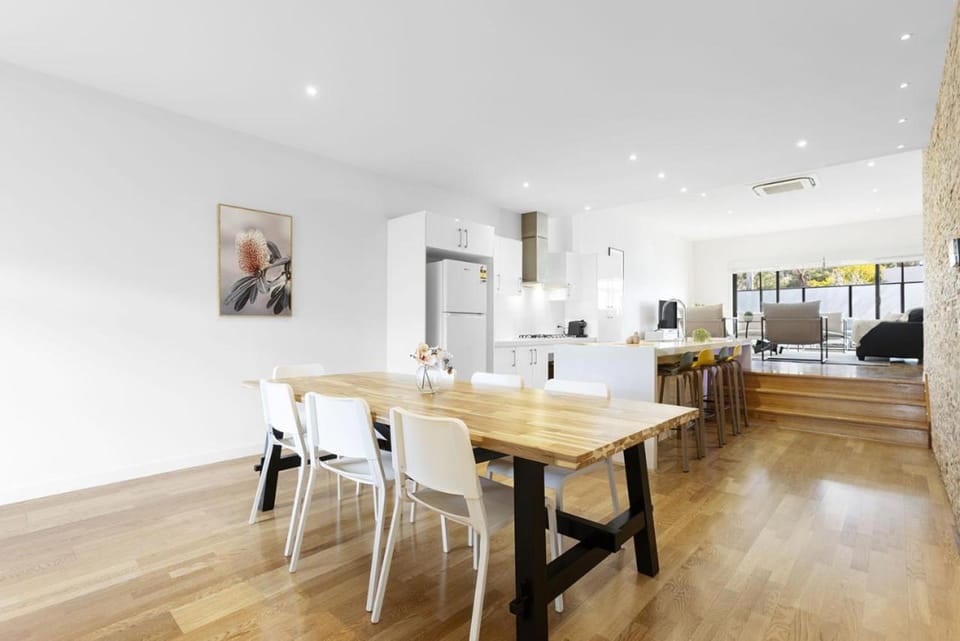 Domi Rentals The Chadstone Homes House in City of Monash