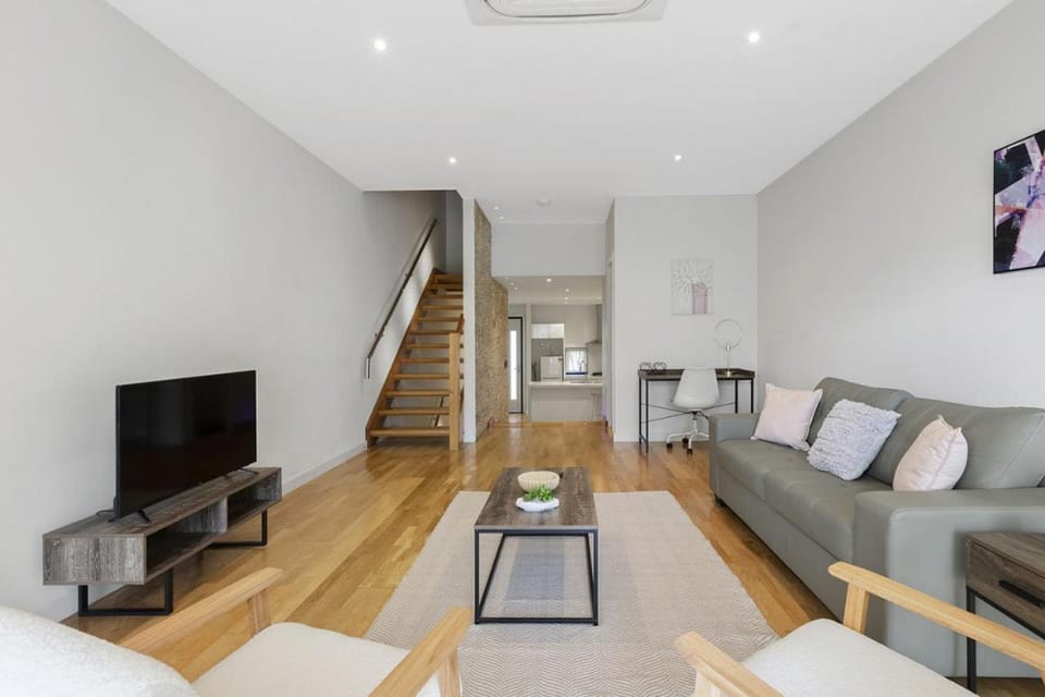 Domi Rentals - The Atkinson Home House in City of Monash