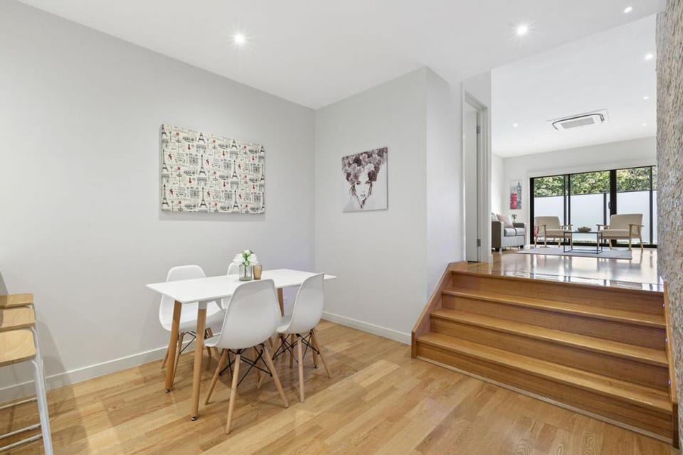 Domi Rentals - The Atkinson Home House in City of Monash