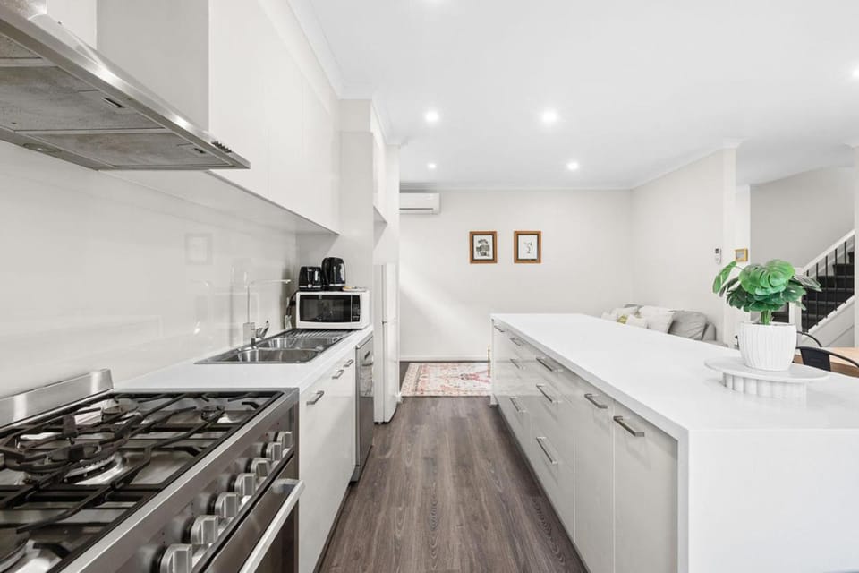 Domi Rentals - The Jaguar Home House in City of Monash
