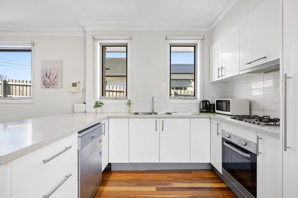 Domi Rentals - The Margaret Home House in City of Monash