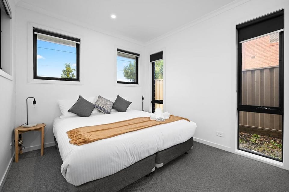 Domi Rentals - The Main Residence House in City of Monash