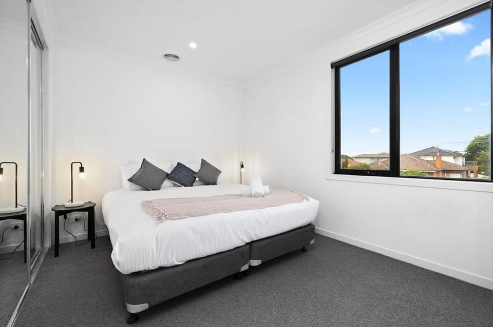 Domi Rentals - The Main Residence House in City of Monash