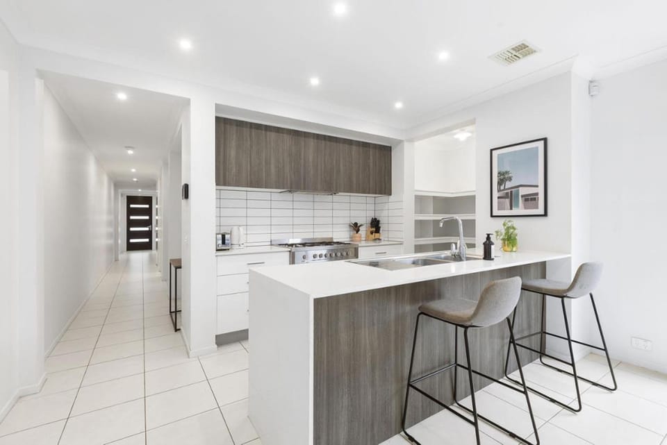 Domi Rentals - The Third Residence House in City of Monash