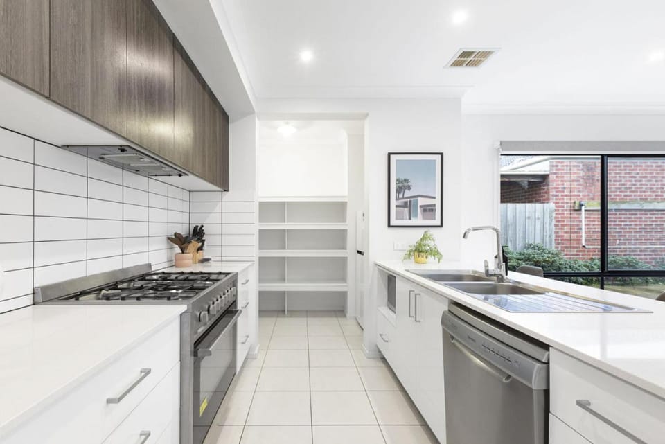 Domi Rentals - The Third Residence House in City of Monash