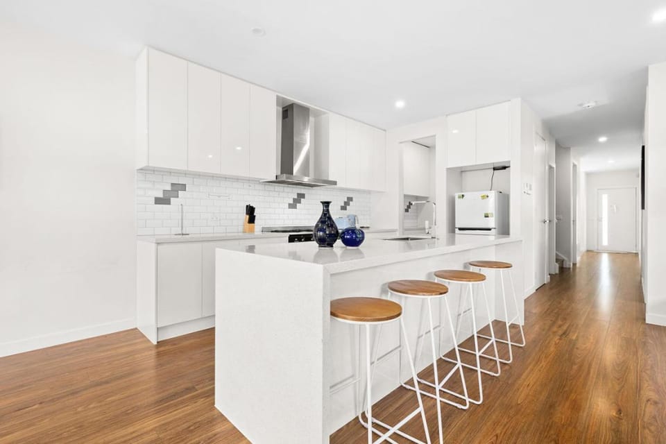 Domi Rentals - The Rayhur Residence House in City of Monash