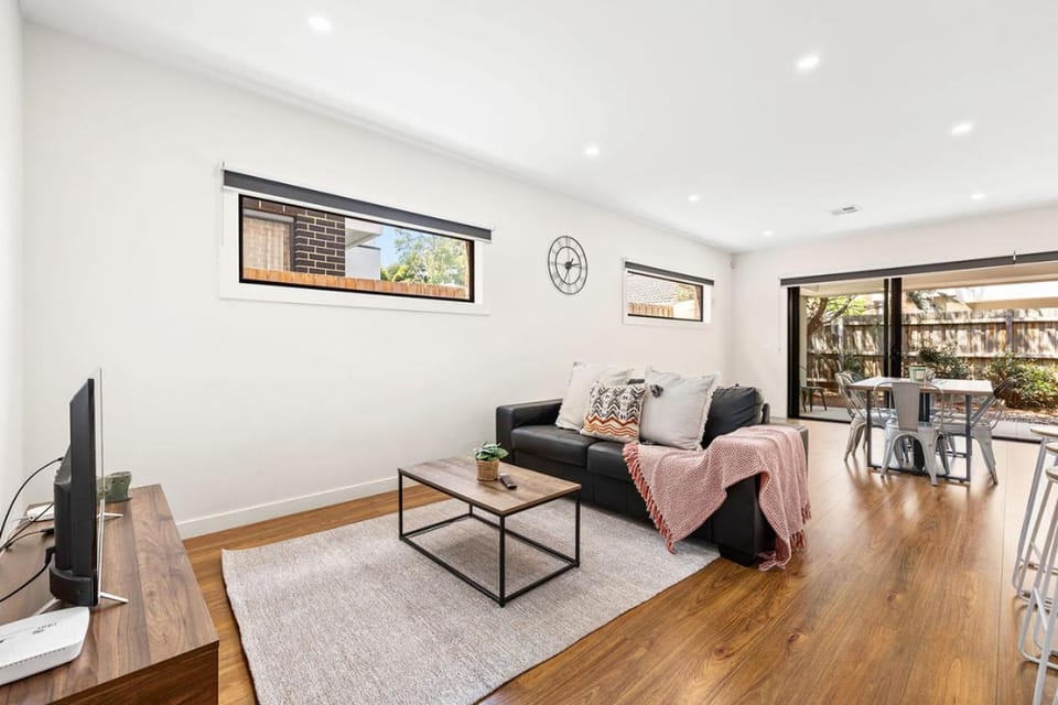 Domi Rentals - The Rayhur Residence House in City of Monash
