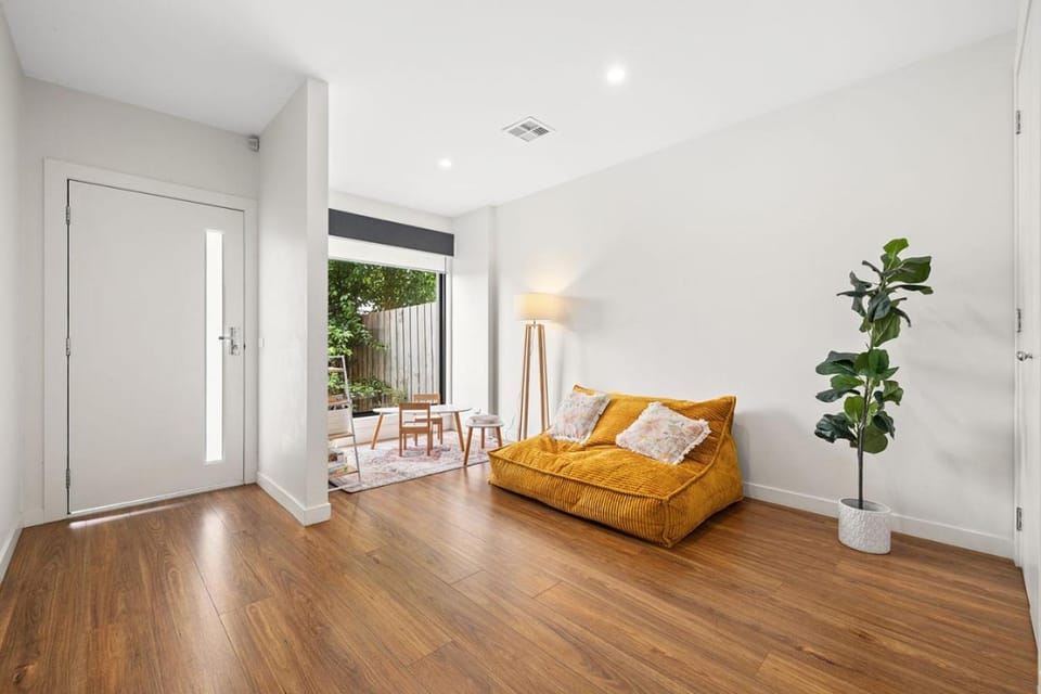 Domi Rentals - The Rayhur Residence House in City of Monash