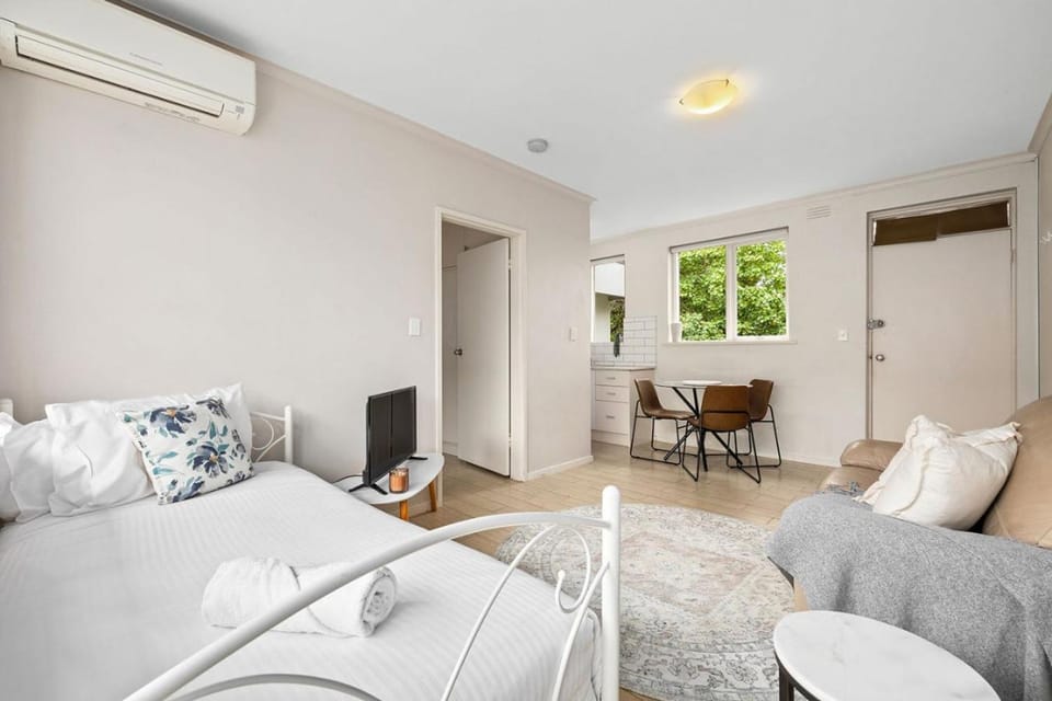 Domi Rentals - The Carlisle Apartments Apartment in Melbourne