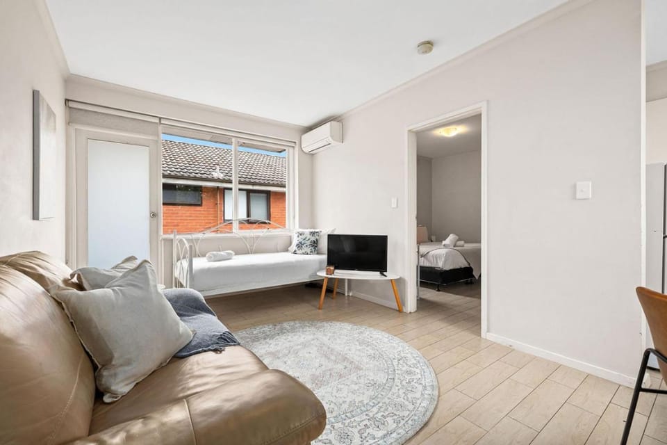 Domi Rentals - The Carlisle Apartments Apartment in Melbourne