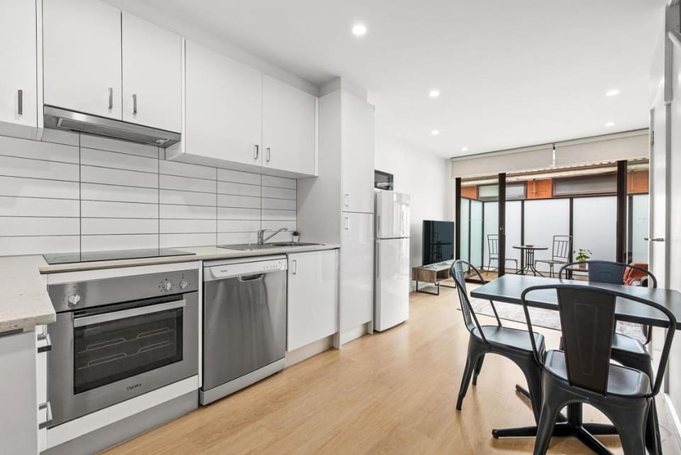 Domi Rentals - The Carlisle Apartments Apartment in Melbourne