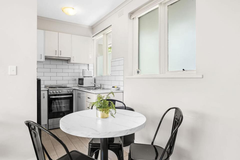 Domi Rentals - The Carlisle Apartments Apartment in Melbourne