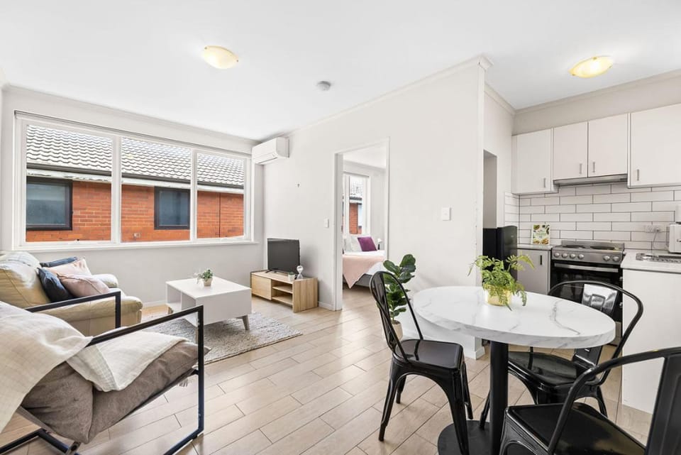 Domi Rentals - The Carlisle Apartments Apartment in Melbourne