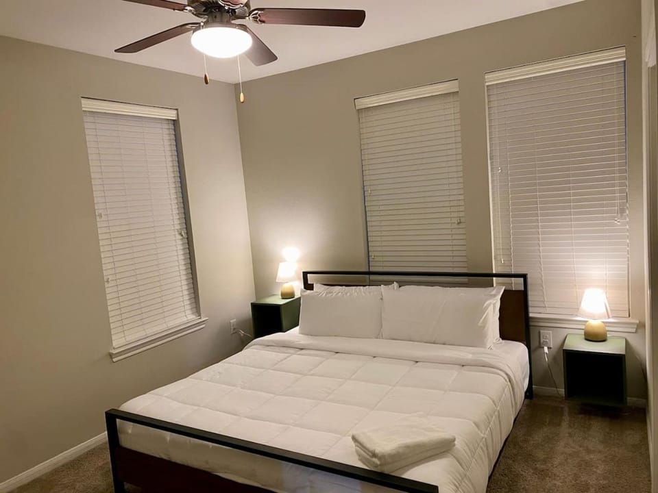 Spring Modern 2B2B king Fully equipped Long term Apartment in Houston