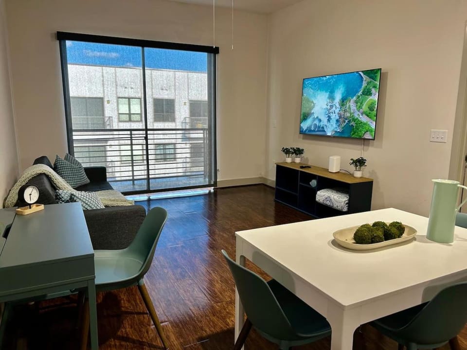 Central Heights functional 2B2B Longterm Condo Apartment in Houston