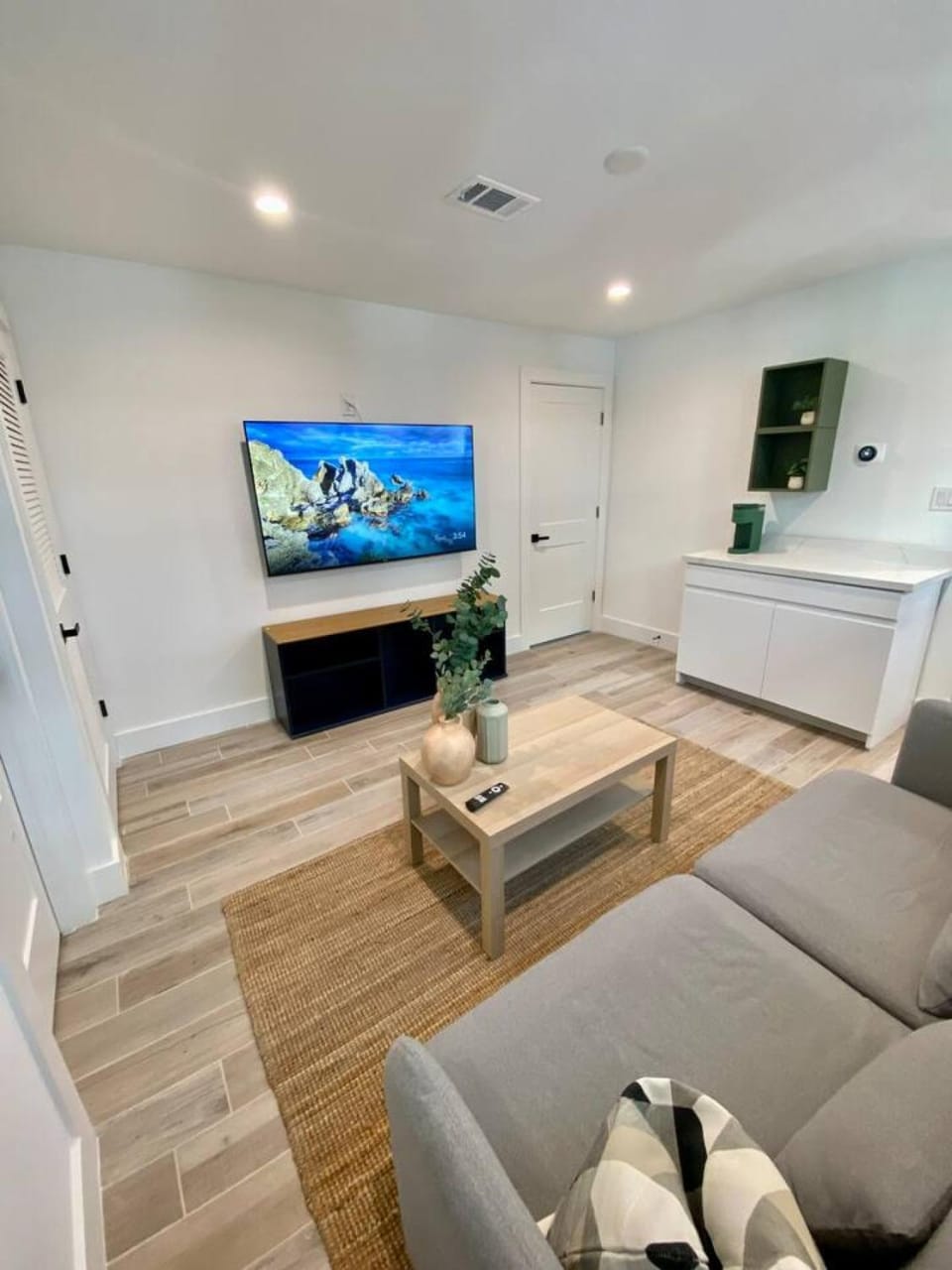 Secure Cozy Tiny Home Central Houston Apartment in Houston