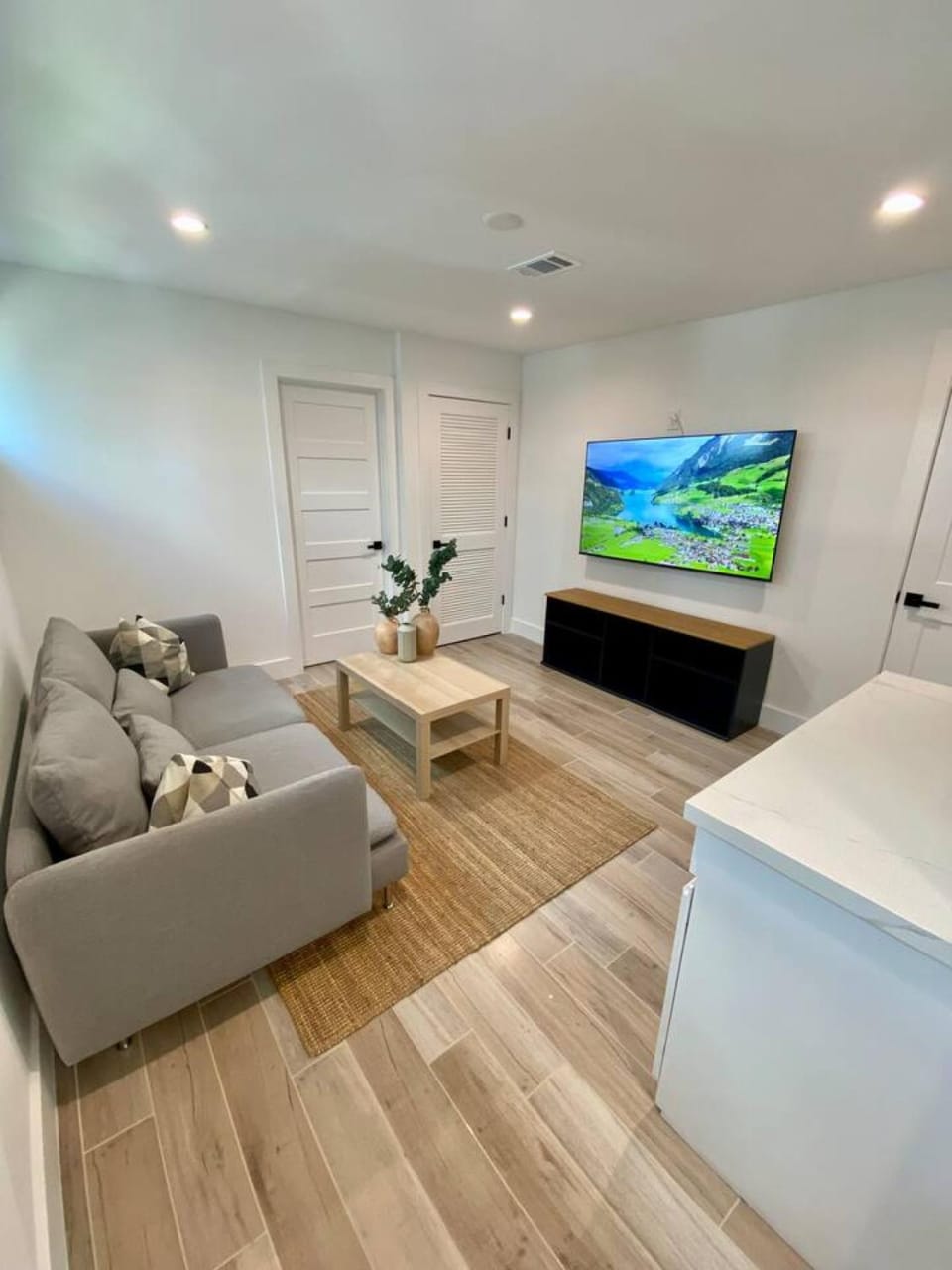 Secure Cozy Tiny Home Central Houston Apartment in Houston