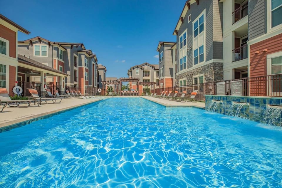 Spring Modern 1-BR King Long-term fully equipped Apartment in Houston