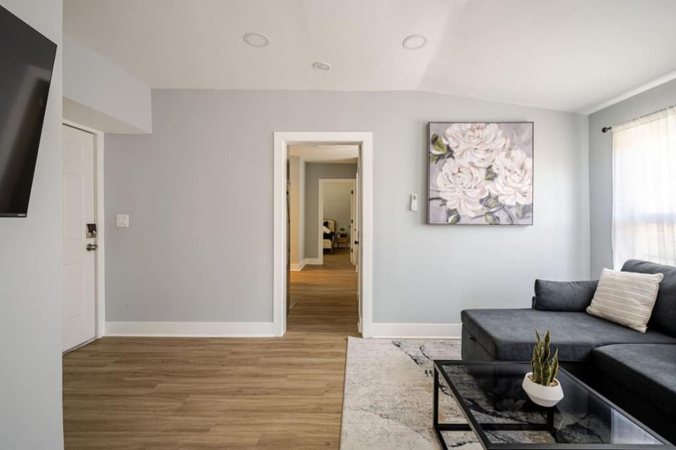 Lrg 2 Bedroom apart in BlackRock Apartment in Bridgeport