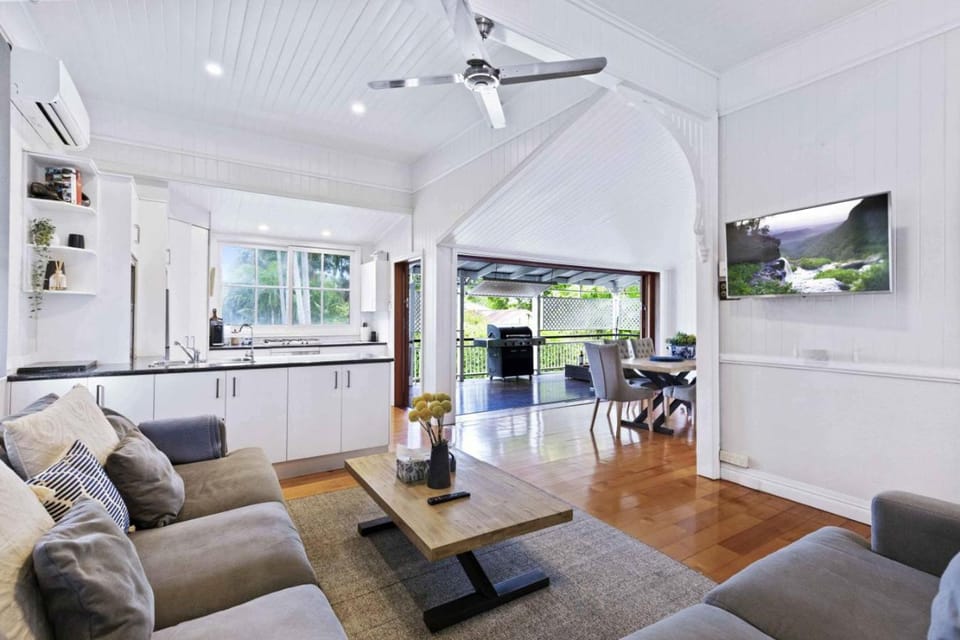TV and multimedia, Kitchen or kitchenette, Living room