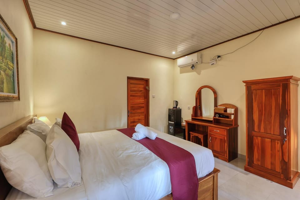 Bed, Bedroom, towels, wardrobe, air conditioner