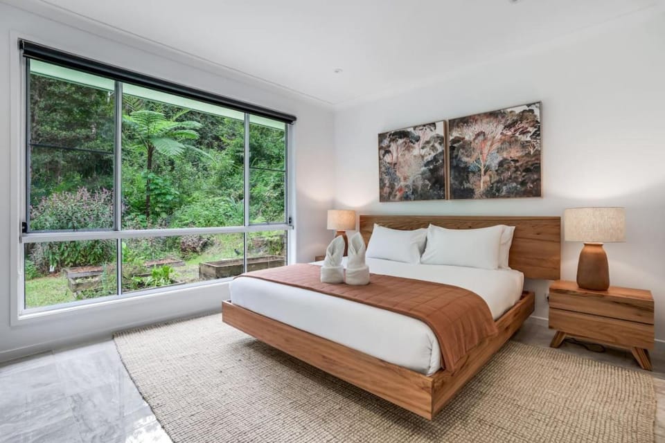 Bed, Bedroom, Garden view