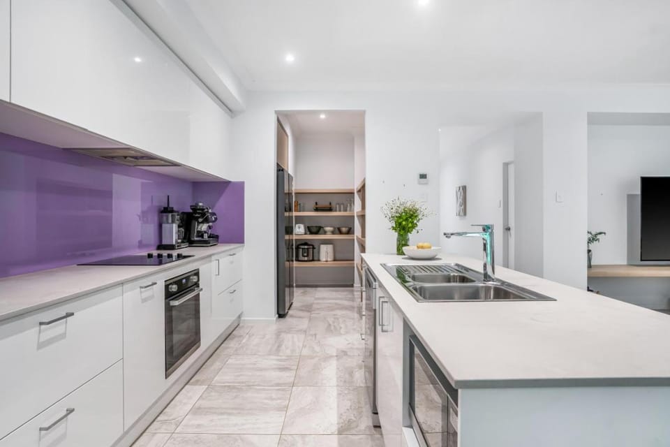 Kitchen or kitchenette, dishwasher, oven, stove