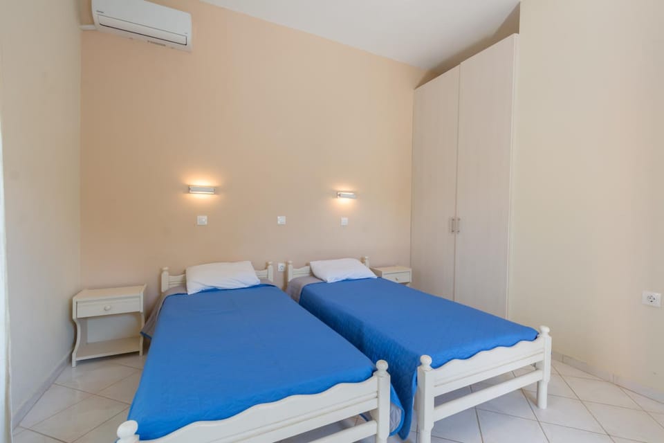 Bed, Bedroom, air conditioner