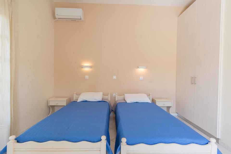Bed, Bedroom, air conditioner
