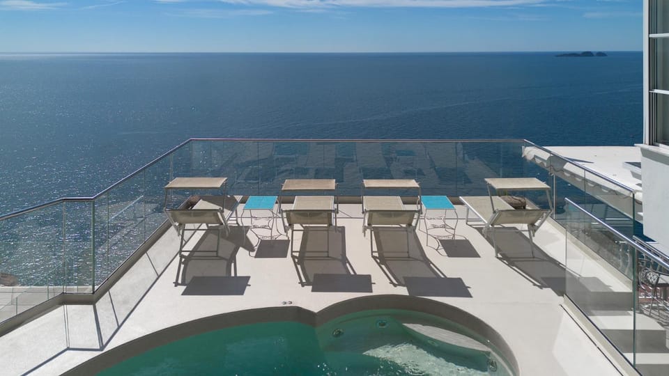 Solarium, Balcony/Terrace, Pool view, Swimming pool