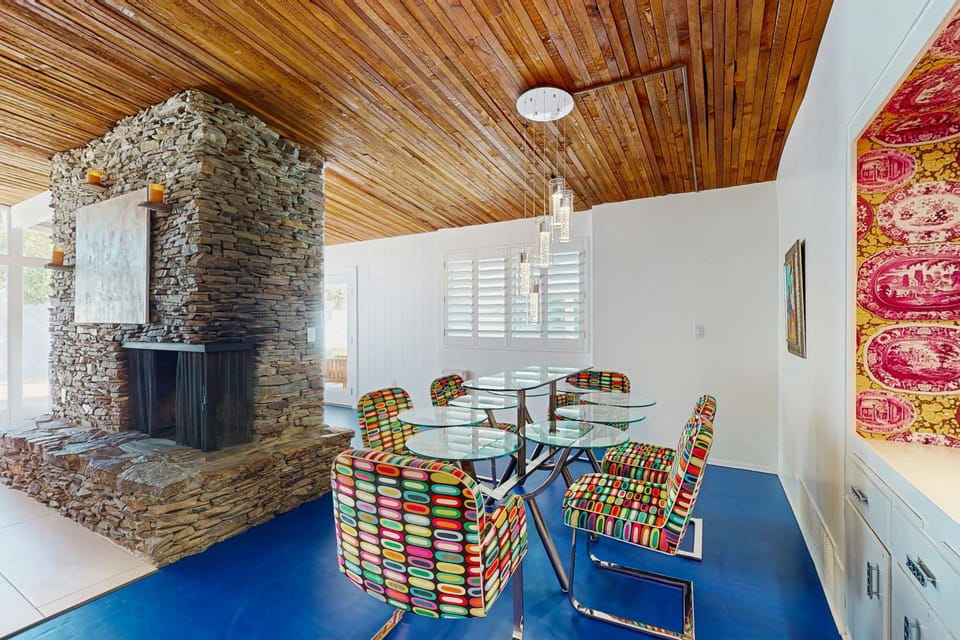 Lounge Poolside: Scottsdale Gem w/ Game Room! House in Scottsdale