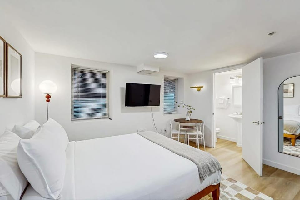 The Gordon Getaway Hotel in Queen Anne