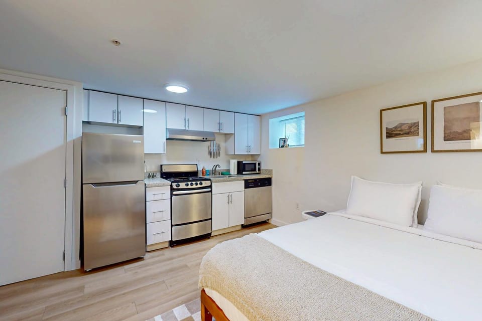 The Gordon Getaway Hotel in Queen Anne