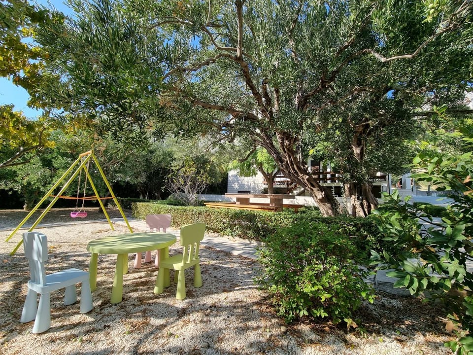 Location, children, Family